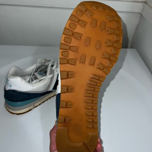 Men’s new balance shoes - Picture 3 of 3